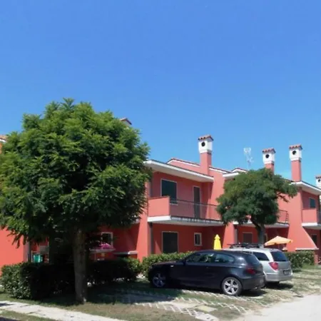 Two-story House Near The In Apartman
